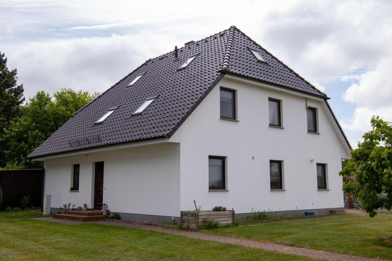 Urlaubs-Appartement Am Dorfrand Wieck Kültér fotó