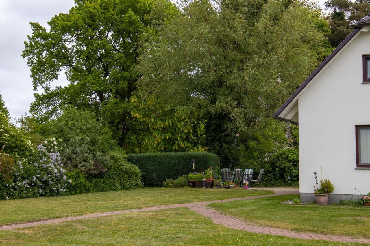 Urlaubs-Appartement Am Dorfrand Wieck Kültér fotó