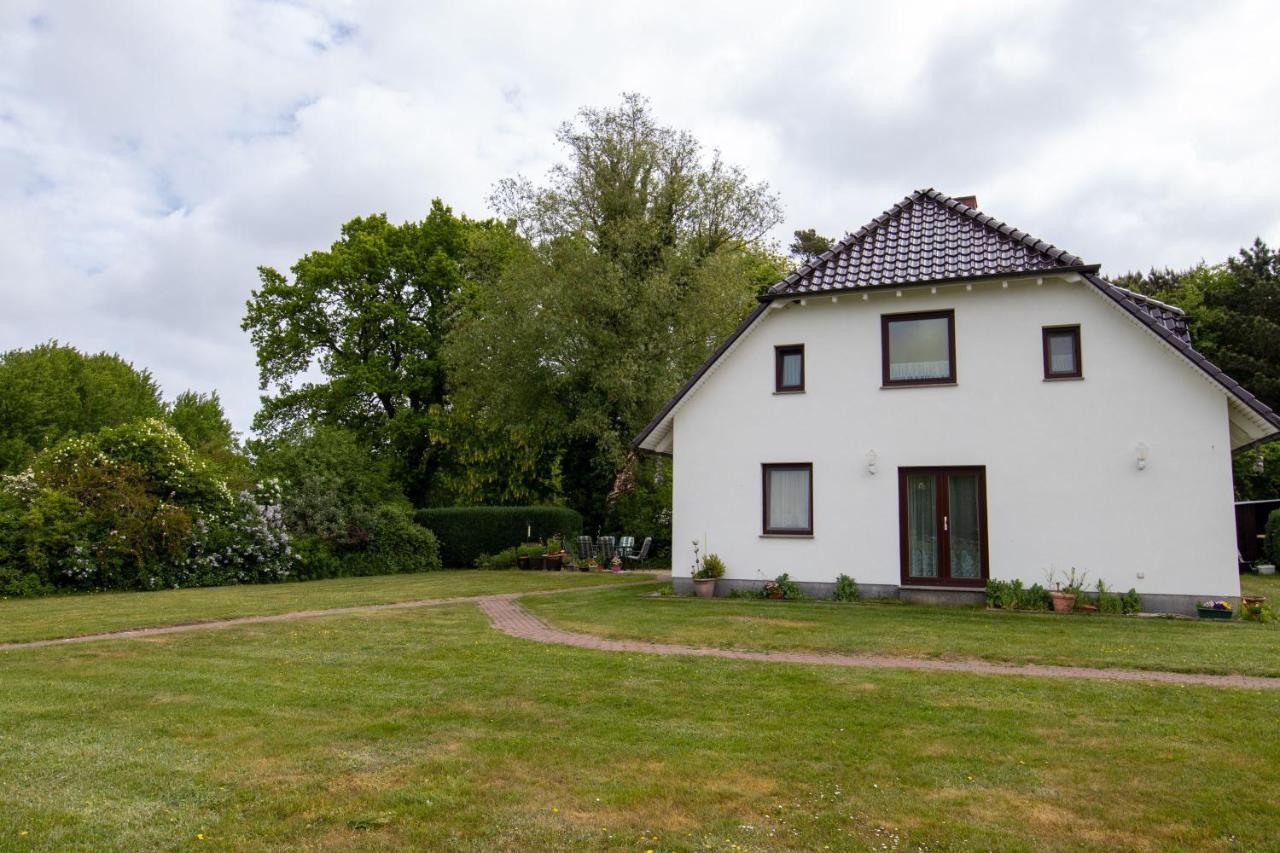Urlaubs-Appartement Am Dorfrand Wieck Kültér fotó