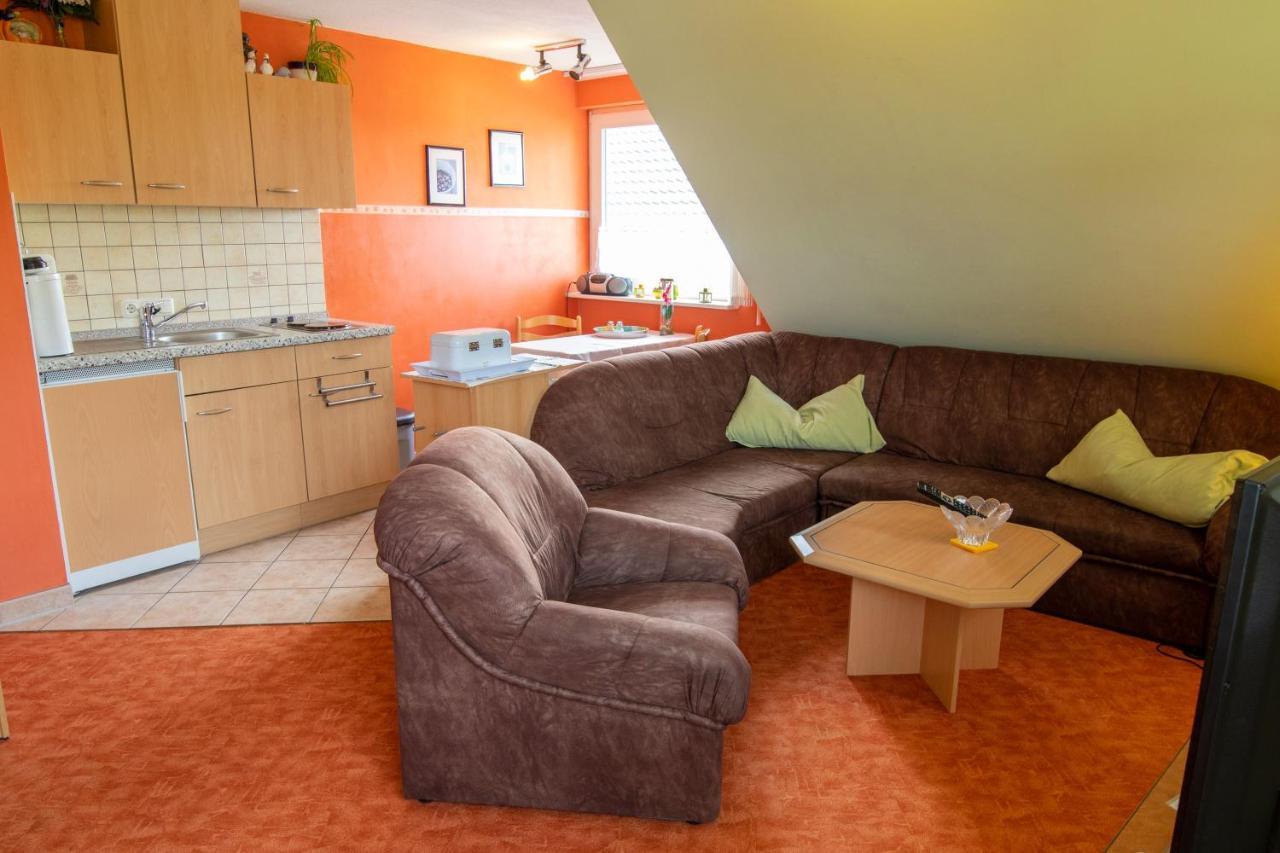 Urlaubs-Appartement Am Dorfrand Wieck Kültér fotó