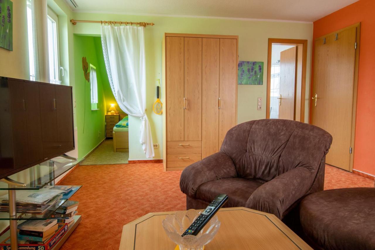 Urlaubs-Appartement Am Dorfrand Wieck Kültér fotó