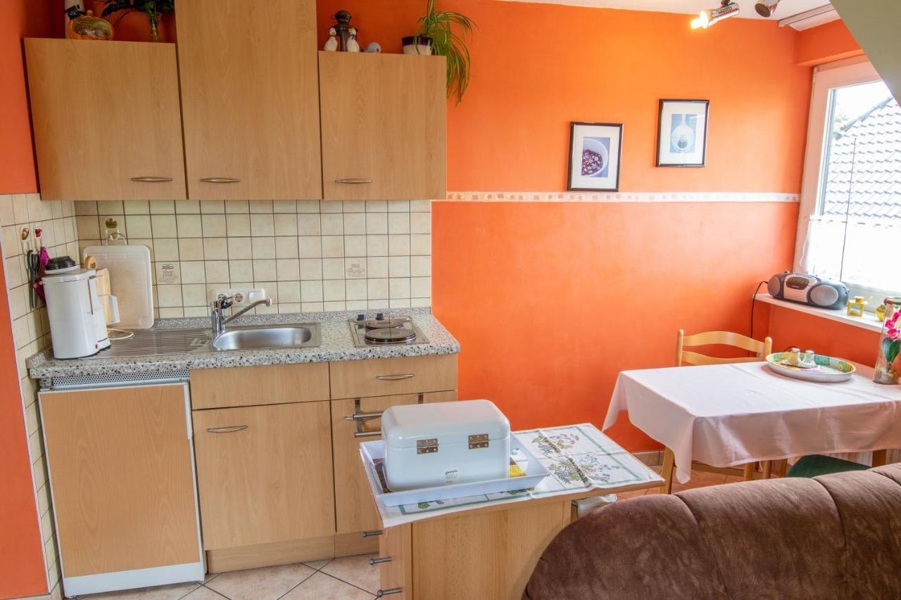 Urlaubs-Appartement Am Dorfrand Wieck Kültér fotó